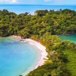 ¿Qué 5 pueblos navideños de América transforman diciembre en pura magia?